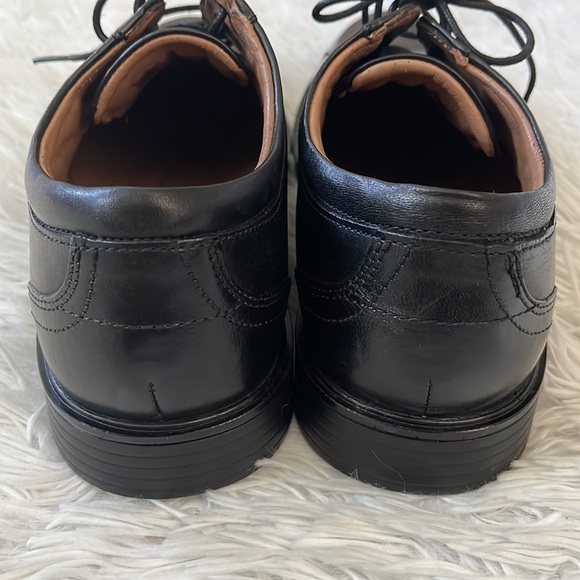 Unstructured by Clarks Men’s oxford lace up dress shoes size 10.5M main image 12